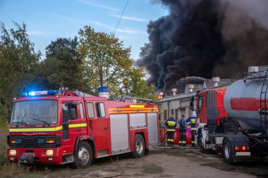 İtfaiyeciler sırasında yangın söndürme operasyonu, Szczecin, Polonya