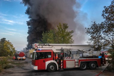 İtfaiye arabası itfaiye sırasında işlem, Szczecin, Polonya