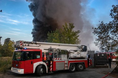 İtfaiye arabası itfaiye sırasında işlem, Szczecin, Polonya