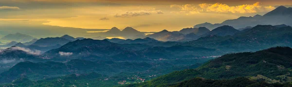 Skadar 몬테네그로 둘러싼 산들의 파노라마 — 스톡 사진