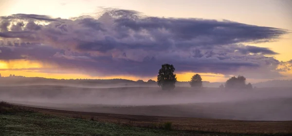 Malerischer Blick Auf Den Dramatischen Himmel Über Herbst Feld Morgen — Stockfoto