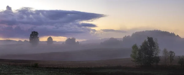 Malerischer Blick Auf Den Dramatischen Himmel Über Herbst Feld Morgen — Stockfoto