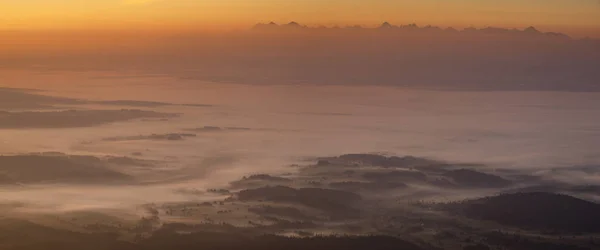 Панорама Татр Выходящих Утреннего Тумана Вид Вершины Бабии Горы Польша — стоковое фото
