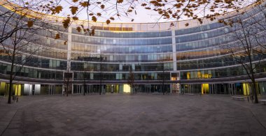 Sonbahar desenli modern mimari