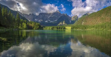 Julian Alps İtalya dağ Gölü manzaralı görünüm