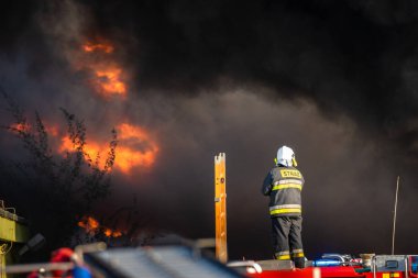 Şirket, Polonya, Szczecin geri dönüşüm güçlü yangın söndürme eylemi sırasında itfaiye