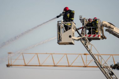 Şirket, Polonya, Szczecin geri dönüşüm güçlü yangın söndürme eylemi sırasında itfaiye