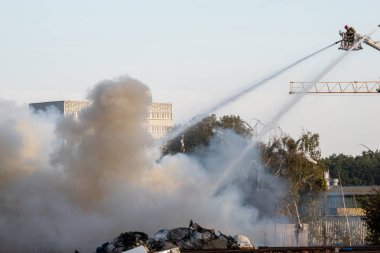 Şirket, Polonya, Szczecin geri dönüşüm güçlü yangın söndürme eylemi sırasında itfaiye