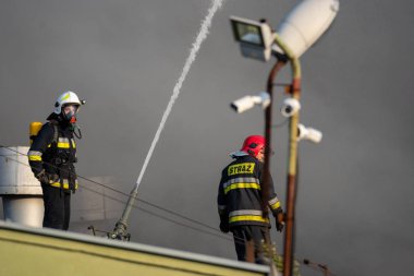 Şirket, Polonya, Szczecin geri dönüşüm güçlü yangın söndürme eylemi sırasında itfaiye