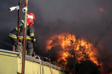 Şirket, Polonya, Szczecin geri dönüşüm güçlü yangın söndürme eylemi sırasında itfaiye