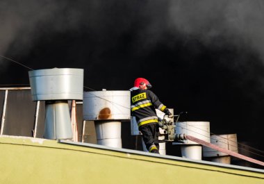 Şirket, Polonya, Szczecin geri dönüşüm güçlü yangın söndürme eylemi sırasında itfaiye