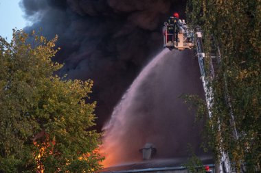 Şirket, Polonya, Szczecin geri dönüşüm güçlü yangın söndürme eylemi sırasında itfaiye