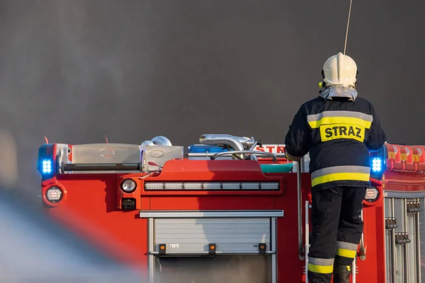 Strażaków Podczas Akcji Gaszenia Potężny Ogień Recyklingu Firmy Polska Szczecin — Zdjęcie stockowe