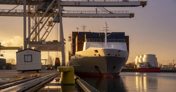 Containerschiff Containerterminal Selektiver Fokus — Stockfoto