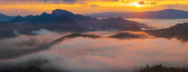 Vue Panoramique Magnifique Coucher Soleil Dans Les Montagnes — Photo