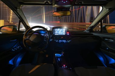 Kokpit özerk araba gece tünel tarafından ışıklı sürüş kavramı