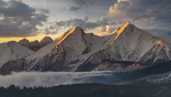 Bela Paisagem Montanhosa Luz Pôr Sol Montanhas Tatra Polónia — Fotografia de Stock