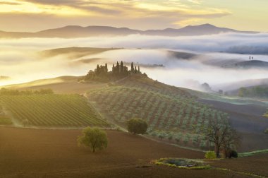 Tuscan doğal görünümünü manzara güneş doğarken, Pienza, İtalya