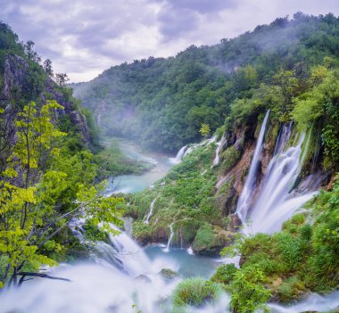 doğal görünümünü şelaleler Plitvice Gölleri Milli Parkı, Hırvatistan