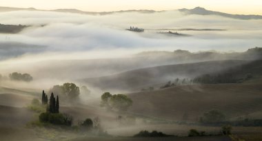 Tuscan doğal görünümünü manzara güneş doğarken, Pienza, İtalya