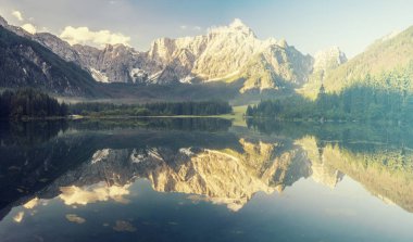 dağ Gölü'Mangart yansıması Laghi di Fusi