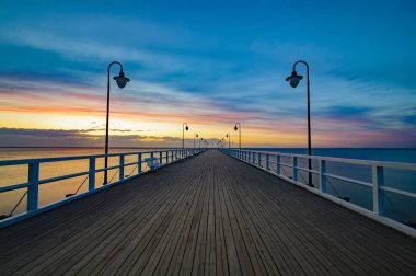 ahşap iskele üzerinde Baltık Denizi, Gdynia Orowo, Polonya