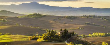 Tuscan doğal görünümünü manzara güneş doğarken, Pienza, İtalya