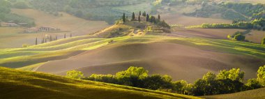Tuscan doğal görünümünü manzara güneş doğarken, Pienza, İtalya