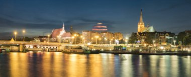 gece panorama şehri Szczecin Polonya, dolunay