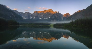 Julian Alps İtalya dağ Gölü manzaralı görünüm