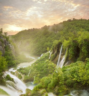 doğal görünümünü şelaleler Plitvice Gölleri Milli Parkı, Hırvatistan