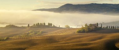 Tuscan doğal görünümünü manzara güneş doğarken, Pienza, İtalya