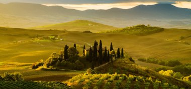 Tuscan doğal görünümünü manzara güneş doğarken, Pienza, İtalya