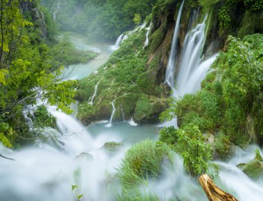 doğal görünümünü şelaleler Plitvice Gölleri Milli Parkı, Hırvatistan