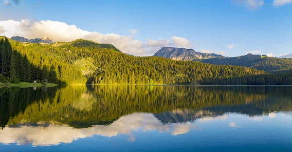 Vista Panorâmica Nascer Sol Sobre Lago Alpino — Fotografia de Stock