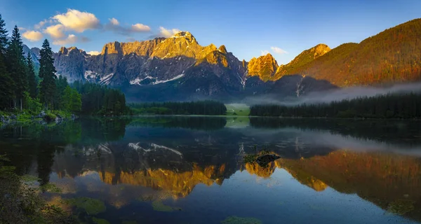 Vista Panorâmica Lago Montanha Nos Alpes Italianos — Fotografia de Stock