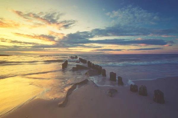 Spektakularny Zachód Słońca Nad Wzburzonym Morzu — Zdjęcie stockowe