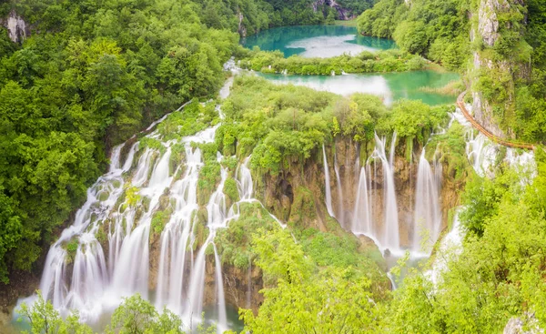 克罗地亚普利特维采湖国家公园瀑布的美景 — 图库照片