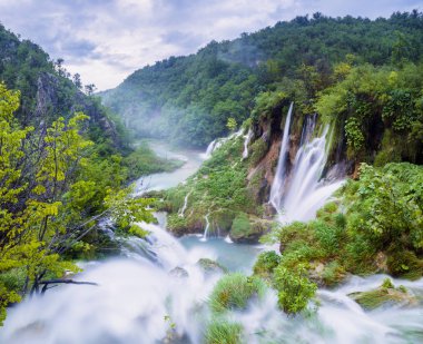 doğal görünümünü şelaleler Plitvice Gölleri Milli Parkı, Hırvatistan