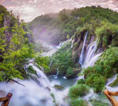 doğal görünümünü şelaleler Plitvice Gölleri Milli Parkı, Hırvatistan