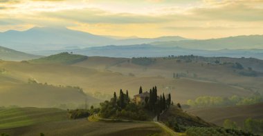 Tuscan doğal görünümünü manzara güneş doğarken, Pienza, İtalya