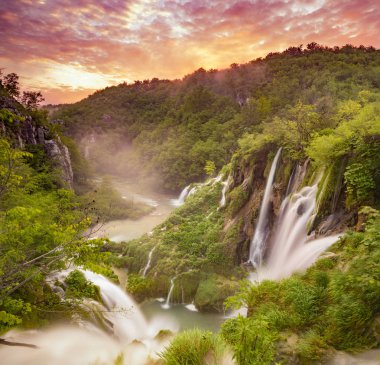 doğal görünümünü şelaleler Plitvice Gölleri Milli Parkı, Hırvatistan