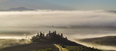 Tuscan doğal görünümünü manzara güneş doğarken, Pienza, İtalya