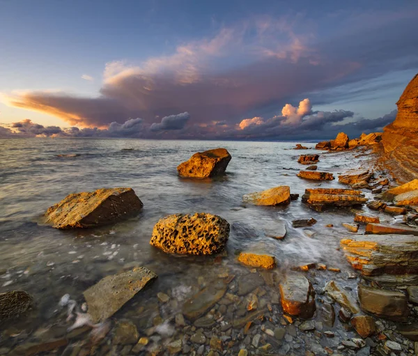 Dynamiczne Romantyczny Zachód Słońca Nad Morzem Adriatyckim — Zdjęcie stockowe