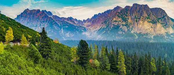 Vue Panoramique Sur Les Arbres Les Montagnes Contre Ciel Bleu — Photo