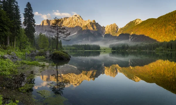 Reflexão Montanha Mangart Lago Laghi Fusi — Fotografia de Stock