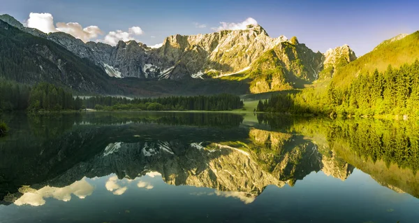 Scenic View Sunrise Alpine Lake — Stock Photo, Image