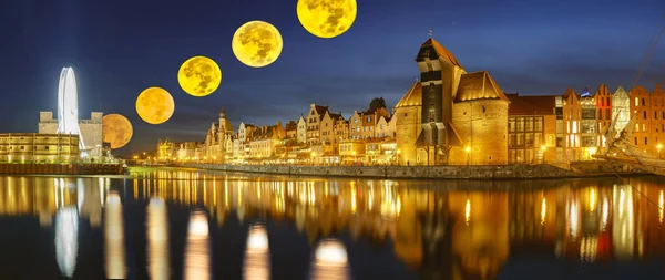 Luna Llena Sobre Panorama Gdansk Noche —  Fotos de Stock