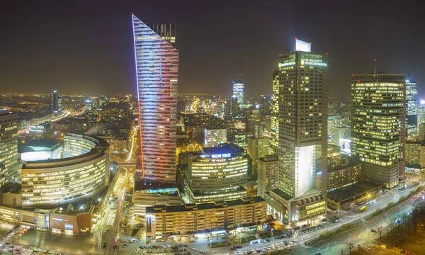 ポーランド 夜の高層ビルとワルシャワの街の眺め — ストック写真