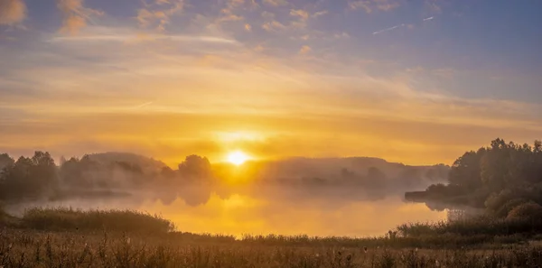 Scenic View Fairytale Misty Morning Lake — Stock Photo, Image